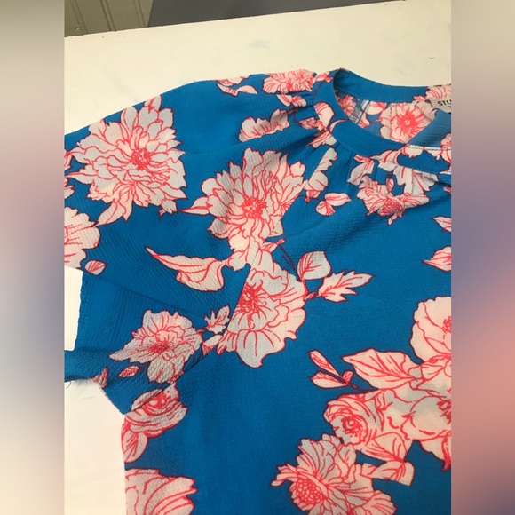 Studio B. By Bobeau Blouse. Size XL, used condition, 97% polyester 3% spandex. - Picture 8 of 9